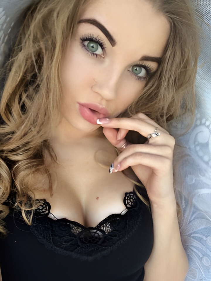 Элеонора привлекальеная девушка из Астрахани цена от 5000 руб