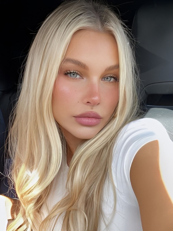 Стефания привлекательная девушка из Астрахани цена от 4000 руб